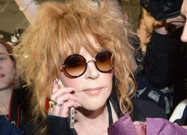 Публика в шоке: в Сети появилось свежее фото Пугачевой с тростью