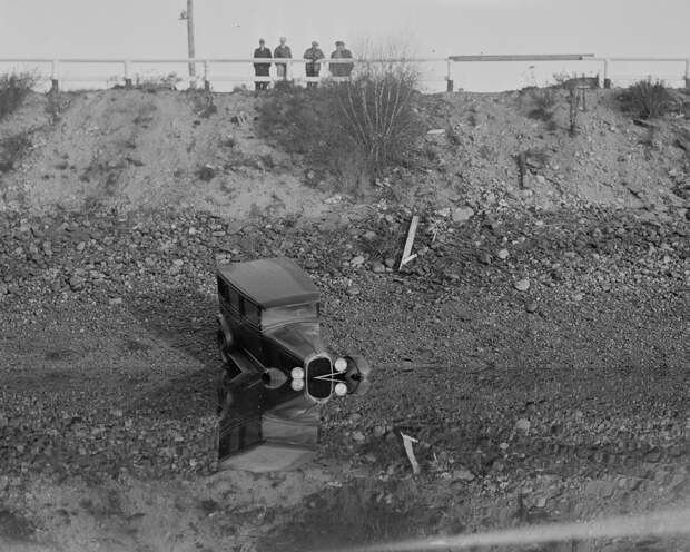 Трагичные и нелепые автомобильные аварии Бостона в 1930-х годах. Фотограф Лесли Джонс