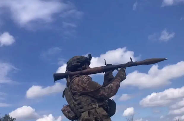 Российские войска продвигаются в центре Красногоровки, поднят флаг РФ над школой №2