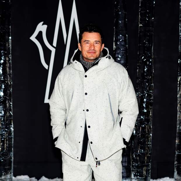 49-летний Орландо Блум восхитил фанатов внешним видом на показе известного бренда