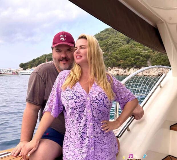 Жених Анны Семенович Денис Шреер ликвидирует последний бизнес в России