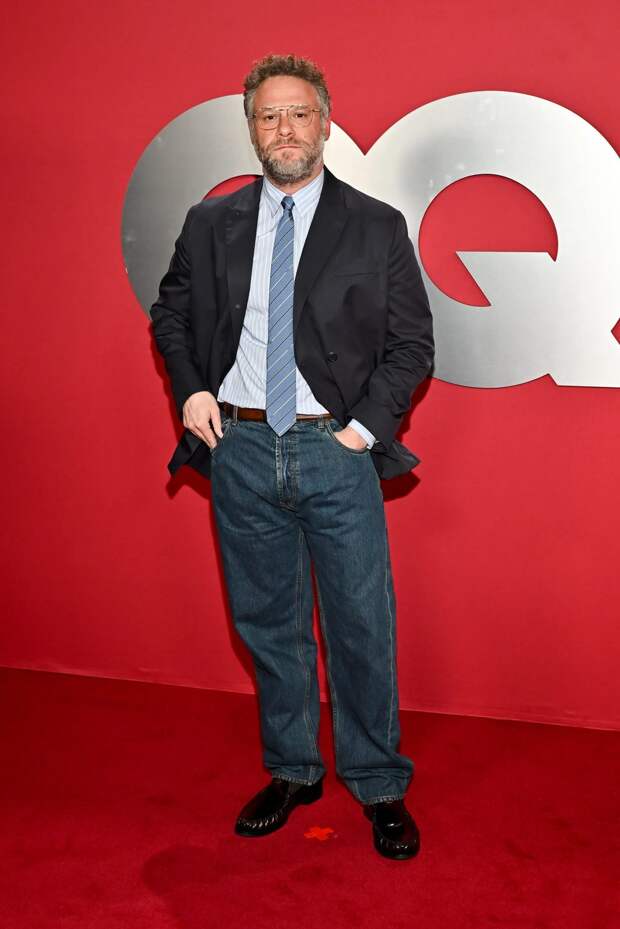 Сильный пол: Сидни Суини, Пэрис Джексон и Сет Роген