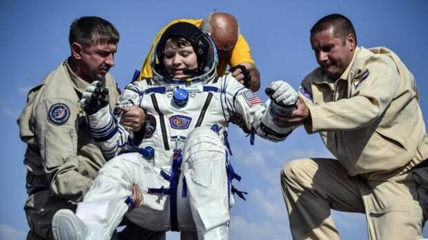 Американская женщина-астронавт Энн Макклейн. Источник изображения: nasa.gov