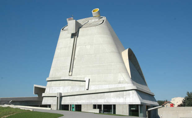 Архитектура Ле Корбюзье Конструктивист Ле Корбюзье работал в десятках стран. Его архитектурные творения можно увидеть в Аргентине, Бельгии, Франции, Германии, Индии, Швейцарии и Японии. С июля этого года все они входят в число памятников ЮНЕСКО.