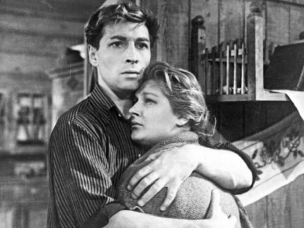 Светлана Дружинина и Вячеслав Тихонов в фильме *Дело было в Пенькове*, 1957 | Фото: kino-teatr.ru