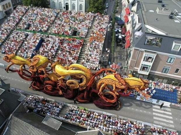 Скульптуры из цветов на параде Bloemencorso Zundert (21 фото)