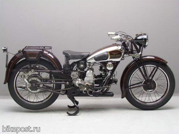 Старинный мотоцикл Moto Guzzi GTS 1938