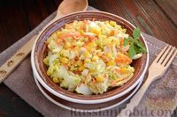 Фото к рецепту: Салат с курицей, пекинской капустой, кукурузой и морковью по-корейски