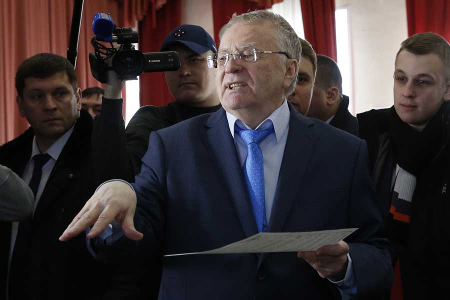 «Вова жжет»: Жириновский вслед за солистом «Раммштайна» спел «Любимый город»