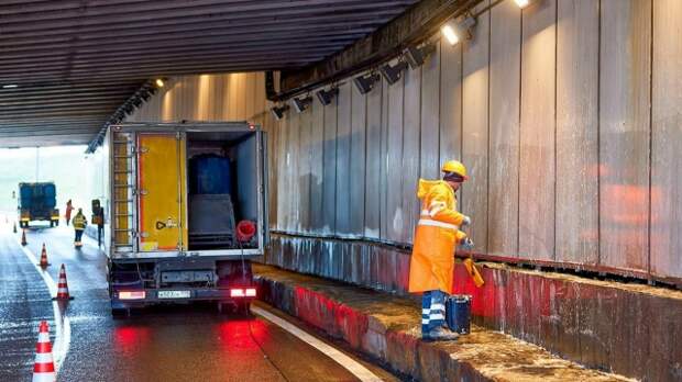Специалисты приступили к сезонной промывке транспортных тоннелей