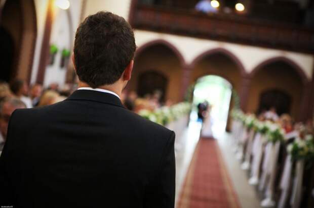 Невеста нашла любовную переписку жениха с другой женщиной и прочитала ее вместо клятвы у алтаря