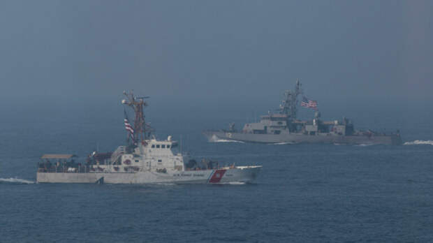 Корабли ВМС США совершили предупредительные выстрелы из-за приближения кораблей Ирана