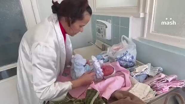 "Они называли нас сепарами"
Любовь Зелененко из села Сартана под Мариуполем должна...