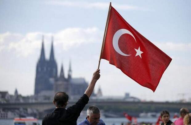 Украина и Турция подписали соглашение о взаимном въезде без паспортов