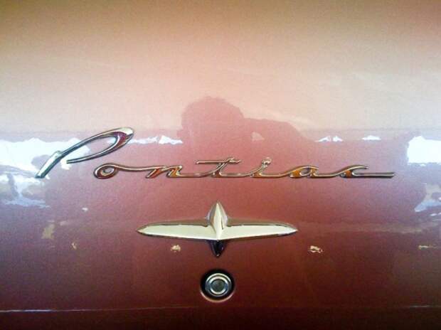 Авто ретро логотипы (22 фото)