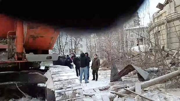 Жители Петербурга вышли на протест против сноса здания сталинской эпохи, есть задержанные