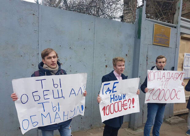 Навального выпустили из спецприёмника после отбывания 15 суток ареста