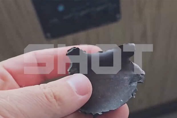 В Дубае обломок иранской ракеты упал на судно с моряками из России