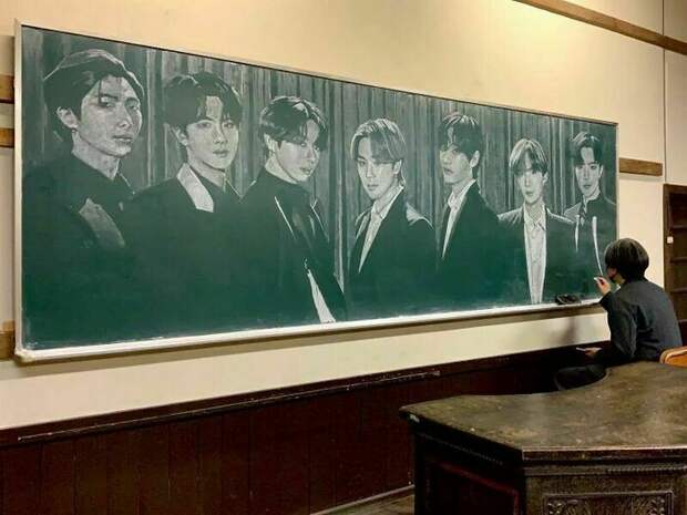 15 потрясающих картин от учителя, который рисует мелом на школьной доске