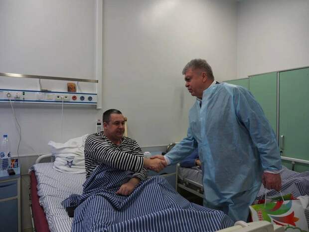 «Каждая ситуация уникальна»: мэр Челнов призвал доводить обращения ветеранов СВО до конца