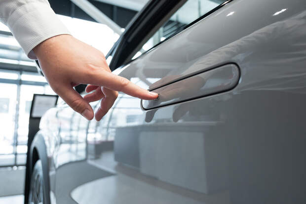 В Китае запретили выпуск автомобилей с электронными и скрытыми дверными ручками