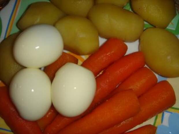Что можно приготовить яйца лук. Картофель морковь яйца. Вареная картошка, яйца , морковь. Отварные яйца и картофель. Отварные картошка и морковь.