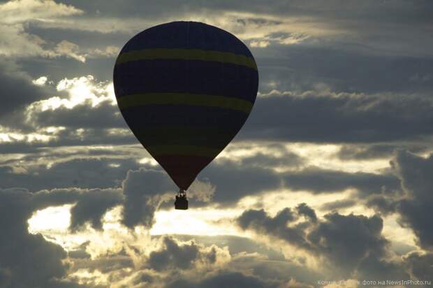 Воздушные шары в небе Франции: 343 шара одновременно! | NewsInPhoto.ru Новости и репортажи в фотографиях (11)