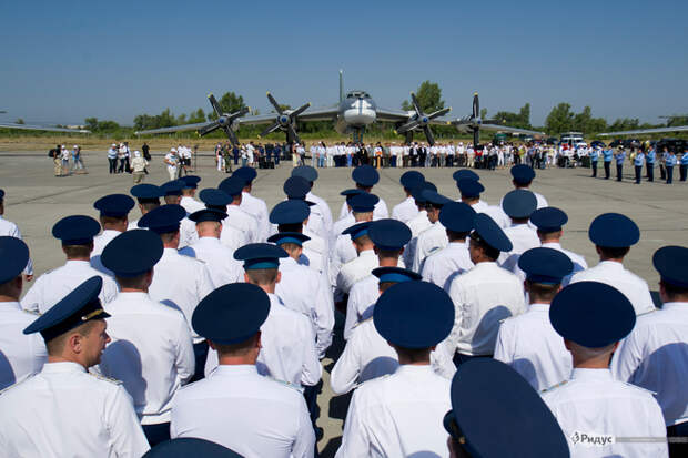 Ту-95 — удивительный самолёт! Являясь реликтом холодной войны, вызывает настоящую истерику на западе