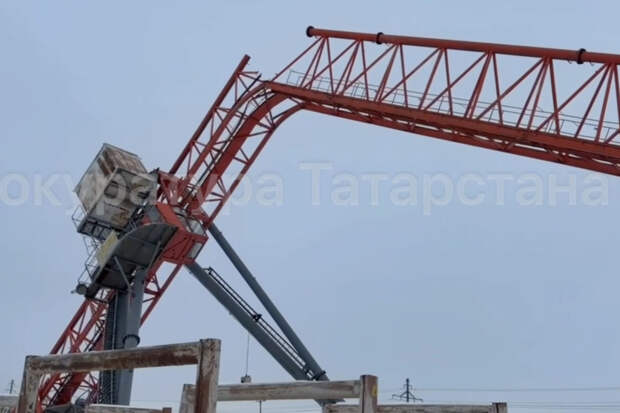 Россиянка выпала из кабины крана и выжила