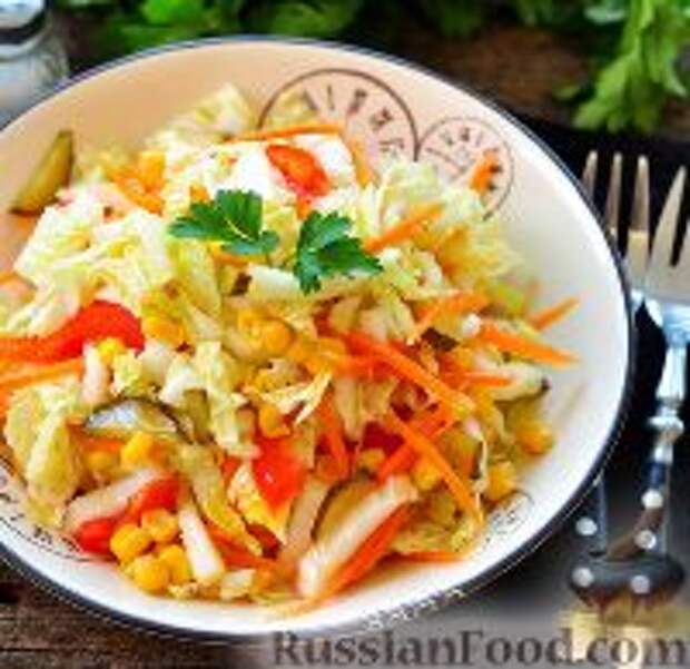 Фото к рецепту: Салат из пекинской капусты и кукурузы