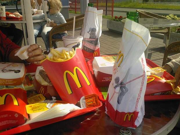 Донецкие McDonalds решили переоборудовать в бесплатные столовые Донецкие McDonalds решили переоборудовать в бесплатные столовые