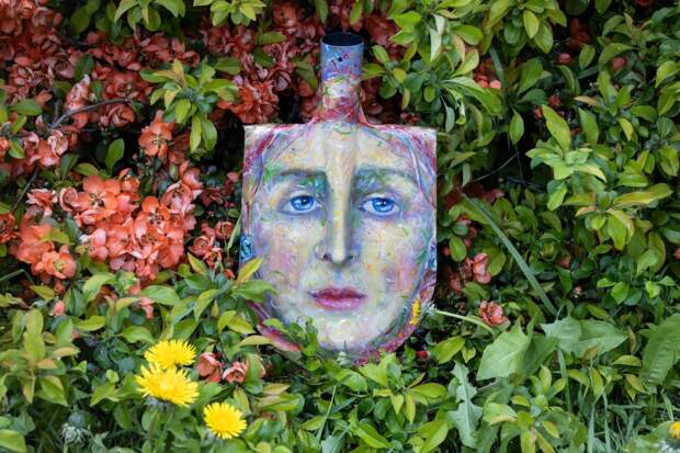 Портрет румынской королевы Марии на лопате. Екатерина Попова-Гамаюн. Фото: Михаил Богачев