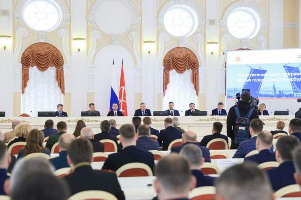 В Смольном определили наставников для участников программы "Время героев"