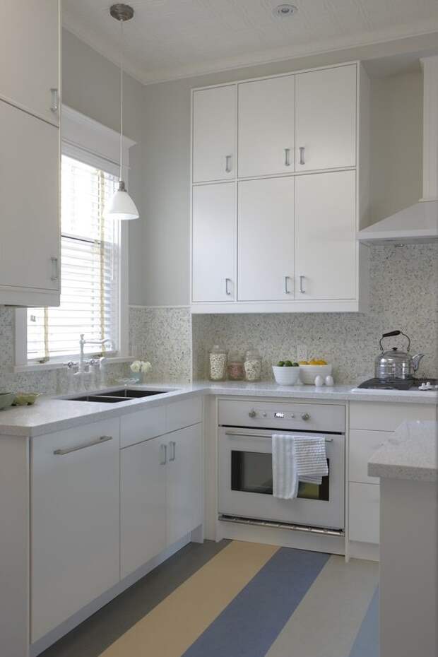 Дизайн белой кухни с островом 12 кв.м (7 фото)