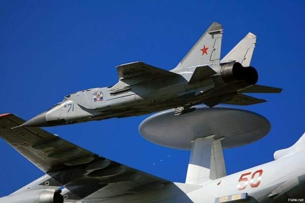 Российские самолеты дальнего радиолокационного обнаружения и управления (ДРЛОиУ) научились выдавать целеуказание для перехватчика МиГ-31МБ.