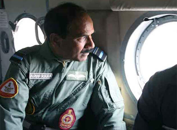 Командующий индийскими ВВС Аруп Раха на борту Ми-17В-5
