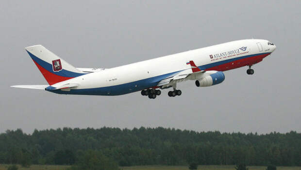 Самолет Ил-96-400. Архивное фото
