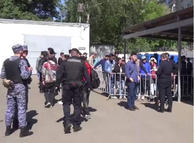 В "мигрантском гетто" в Котельниках Центром "Э" задержан организатор "молельного дома" для мигрантов