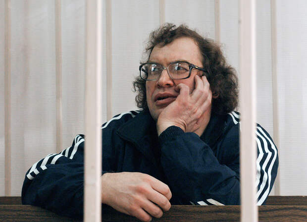 «МММ»: Как Мавроди провернул самую большую махинацию современной России