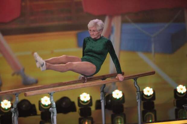 gimnastka-87letnyaya-vyglyadit-futbol-hokkey-sport gimnastka-87letnyaya-vyglyadit-futbol-hokkey-sport