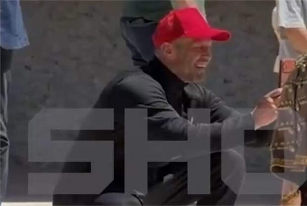 Россиянки начали охоту на замеченного в отеле Турции Стетхема