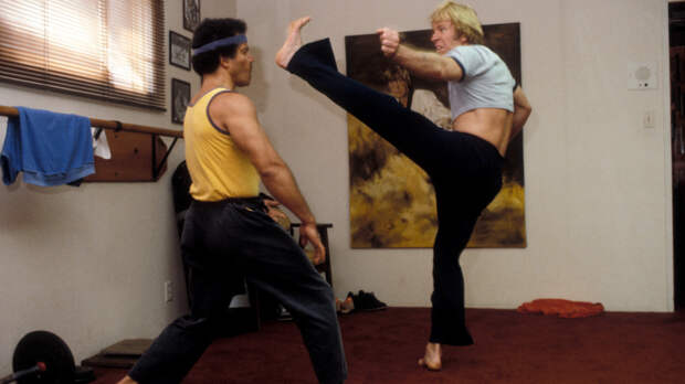 «Я не старею, я становлюсь сильнее»: как Чак Норрис дрался со сломанной челюстью