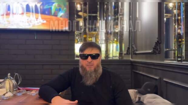 В прошлом чеченский сепаратист, Зелимханов создал ОПГ и «выбивает» деньги с коммерсантов Москвы, с молчаливого согласия полиции