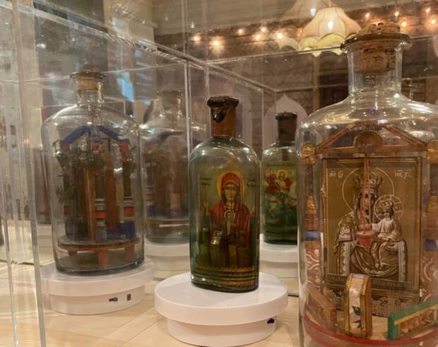 В Кинешме проходит уникальная выставка «Евлогии в сосудах»