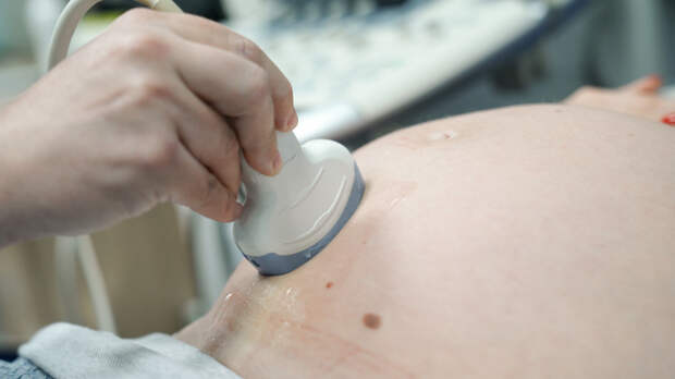 Чужой эмбрион: американка родила ребенка, который не является ей биологически родным