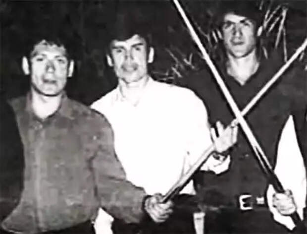 Слева: Олег Нелюбин, Виталий Игнатов, Канаходич (Фашист)