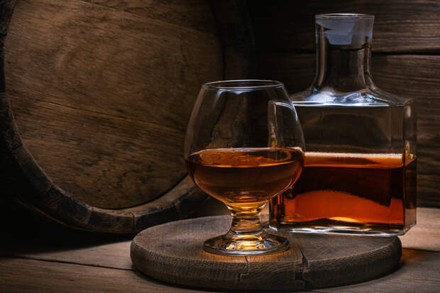 Названа выигрывающая от пошлин на виски и коньяк сторона