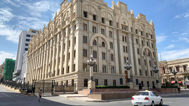 В Баку назвали уголовные статьи, по которым задержали российских журналистов