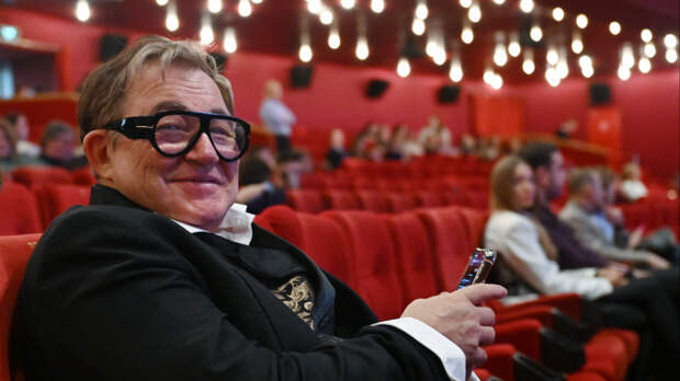 Одинокий и грустный Дибров появился на премьере фильма «Равиоли Оли»