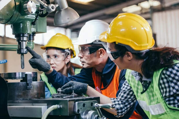 Педвузы и колледжи провели Единый день открытых дверей — школьников знакомили с программами и практикой